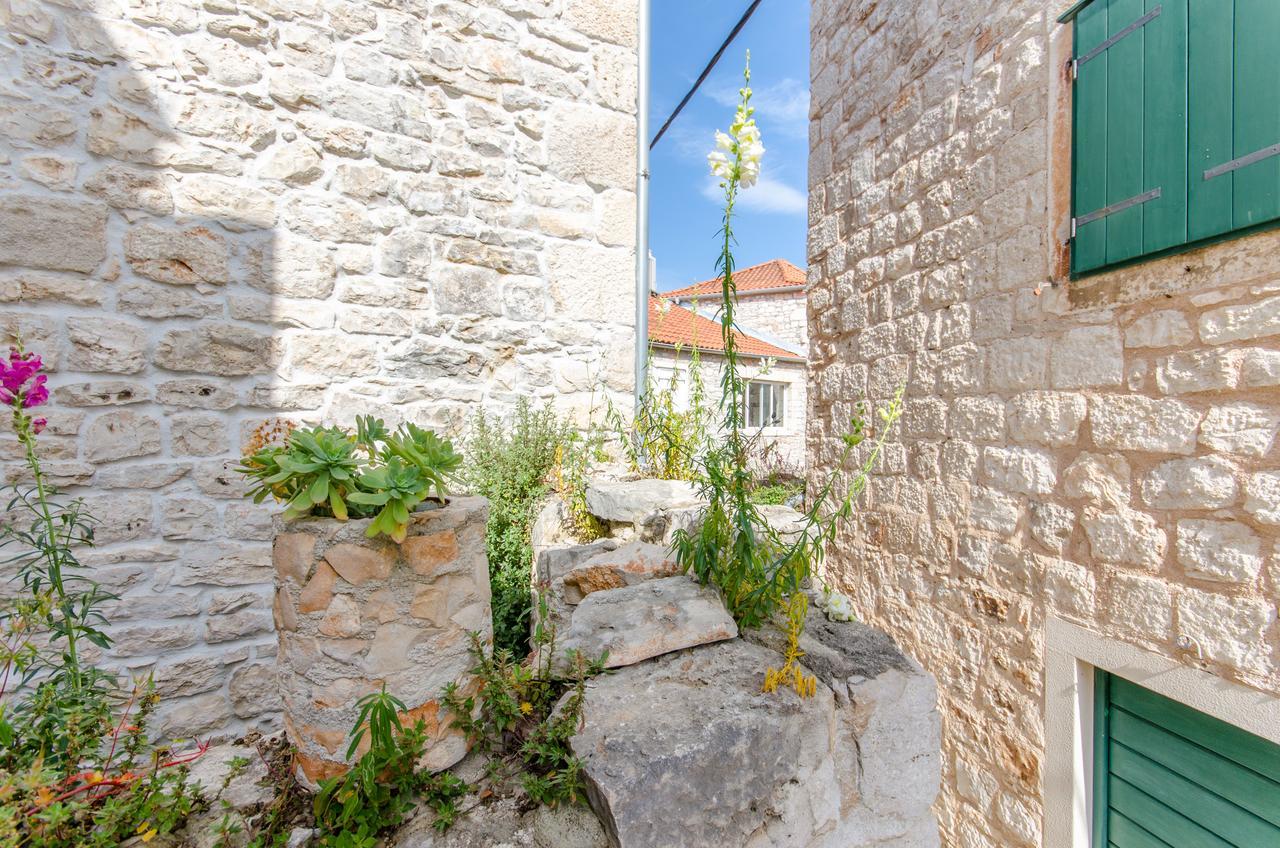 Apartments Sandra In The Historical Center Of The City Supetar Kültér fotó
