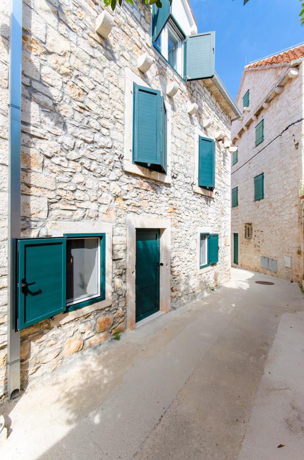 Apartments Sandra In The Historical Center Of The City Supetar Kültér fotó